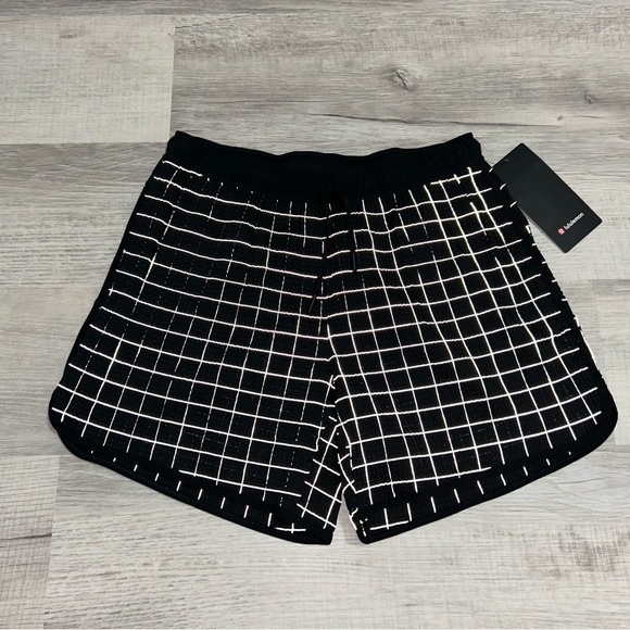 🔥NWT Mens Lululemon Mile Maker Reflective Short 6” Lined Medium - Black Grid - Picture 5 of 6